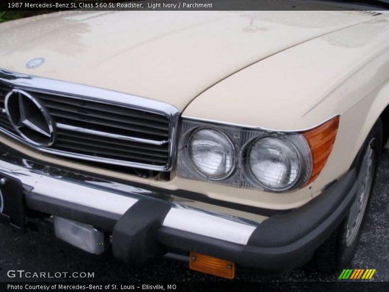 Light Ivory / Parchment 1987 Mercedes-Benz SL Class 560 SL Roadster