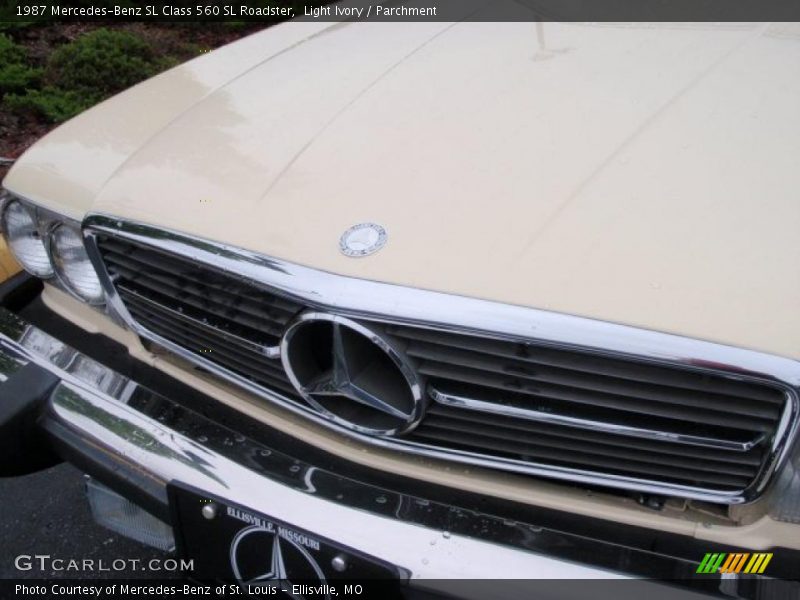 Light Ivory / Parchment 1987 Mercedes-Benz SL Class 560 SL Roadster