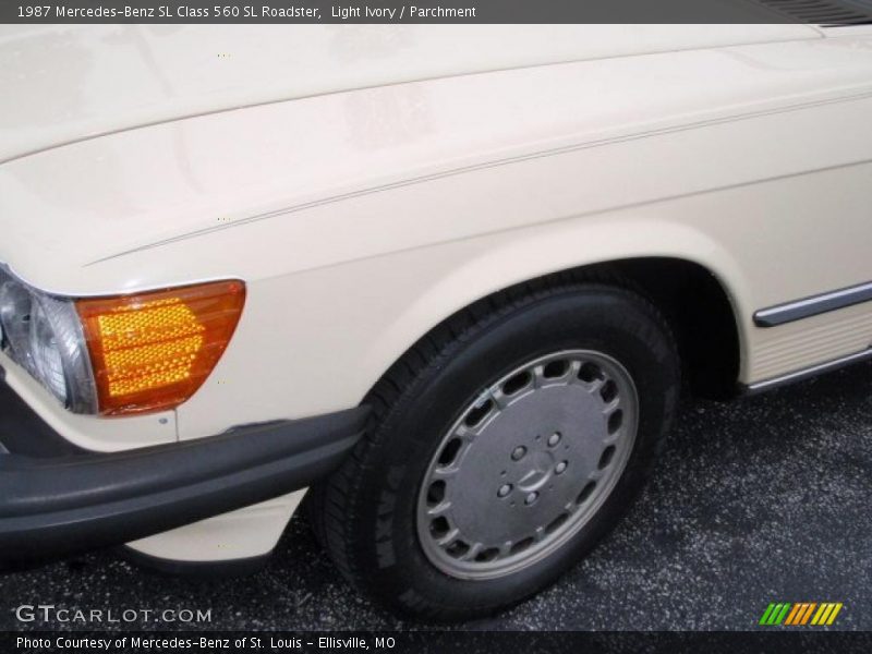 Light Ivory / Parchment 1987 Mercedes-Benz SL Class 560 SL Roadster