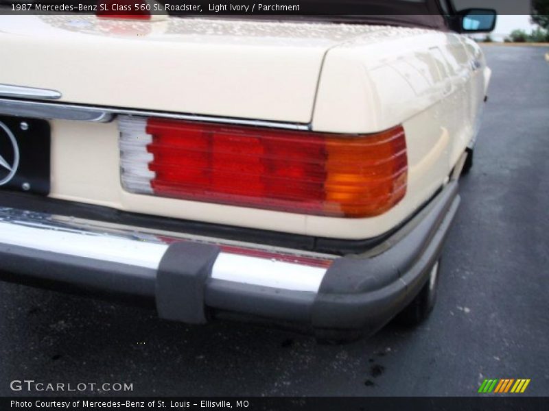 Light Ivory / Parchment 1987 Mercedes-Benz SL Class 560 SL Roadster