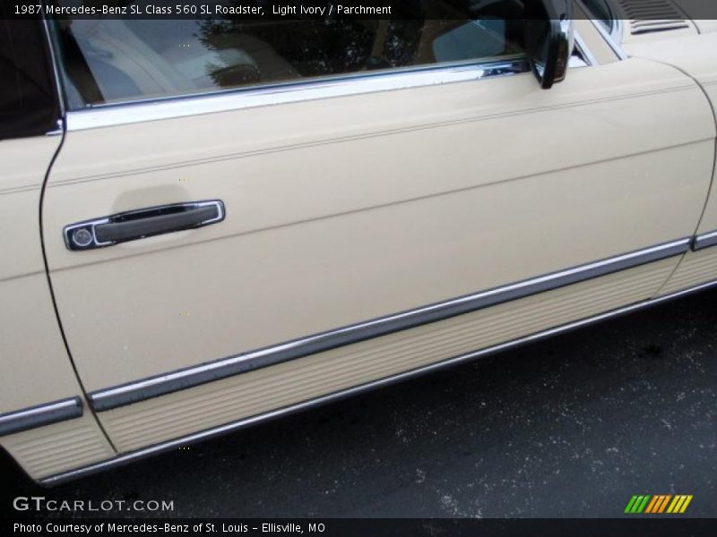 Light Ivory / Parchment 1987 Mercedes-Benz SL Class 560 SL Roadster