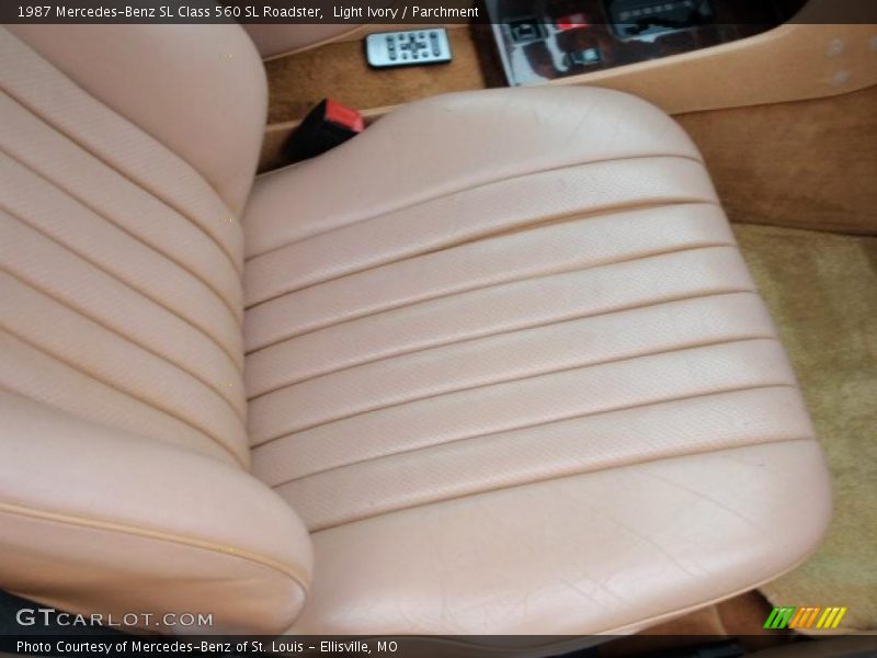 Light Ivory / Parchment 1987 Mercedes-Benz SL Class 560 SL Roadster