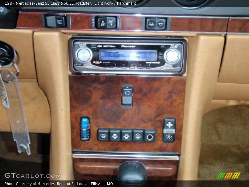 Light Ivory / Parchment 1987 Mercedes-Benz SL Class 560 SL Roadster