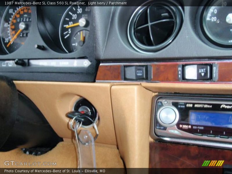 Light Ivory / Parchment 1987 Mercedes-Benz SL Class 560 SL Roadster