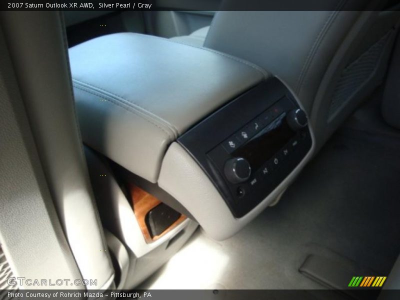 Silver Pearl / Gray 2007 Saturn Outlook XR AWD