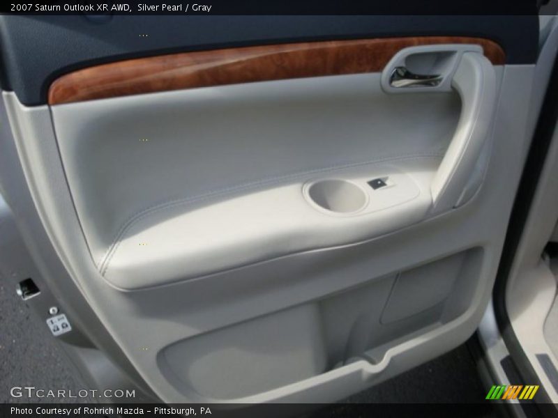 Silver Pearl / Gray 2007 Saturn Outlook XR AWD