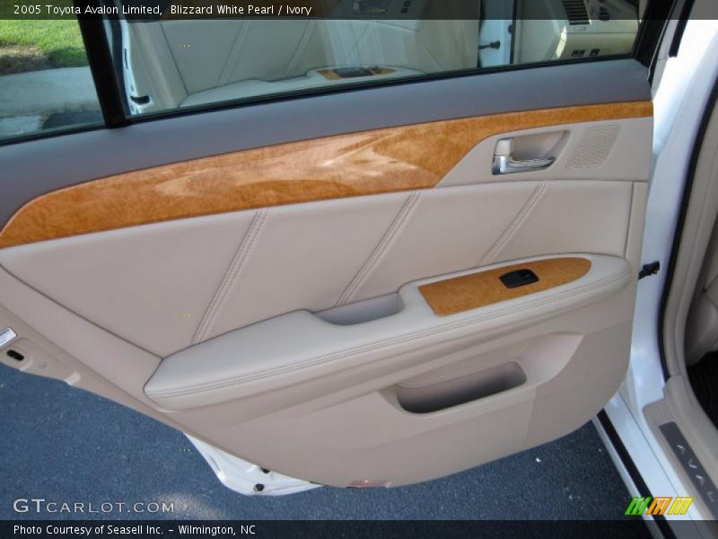 Blizzard White Pearl / Ivory 2005 Toyota Avalon Limited