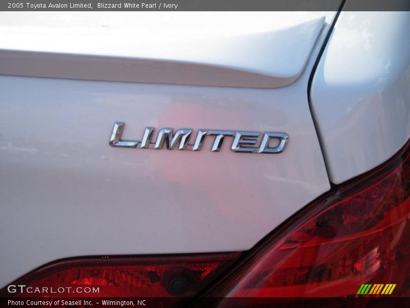 Blizzard White Pearl / Ivory 2005 Toyota Avalon Limited