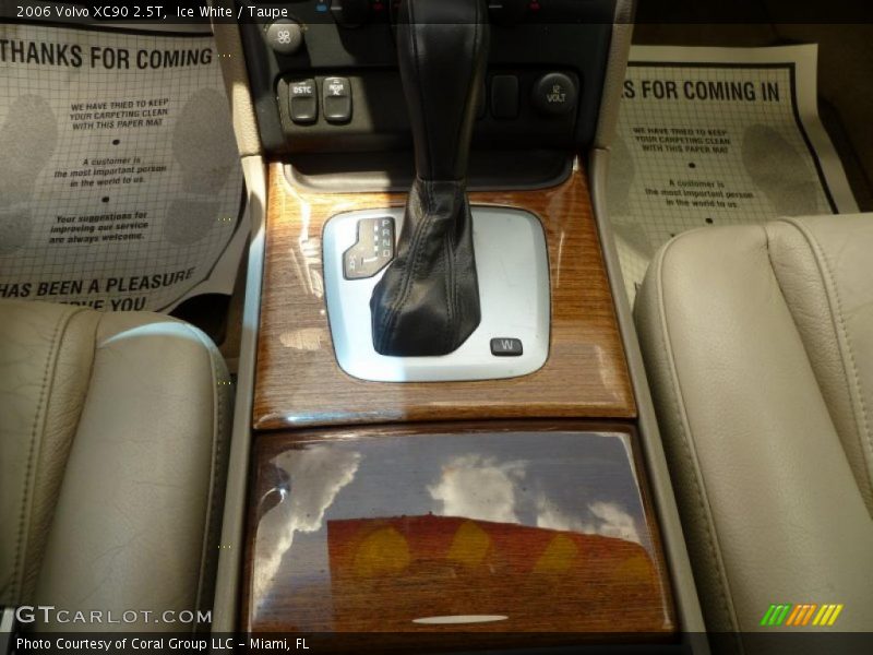 Ice White / Taupe 2006 Volvo XC90 2.5T