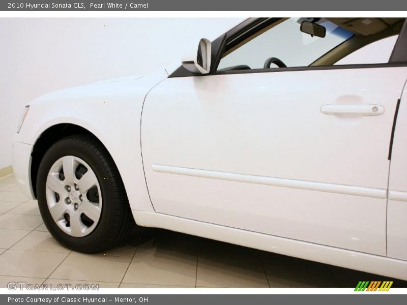 Pearl White / Camel 2010 Hyundai Sonata GLS