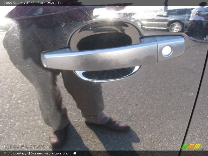 Black Onyx / Tan 2009 Saturn VUE XE