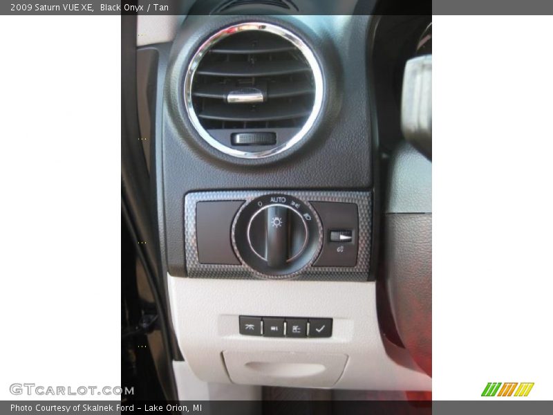 Black Onyx / Tan 2009 Saturn VUE XE