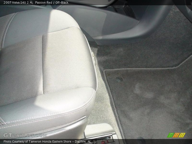 Passion Red / Off-Black 2007 Volvo S40 2.4i
