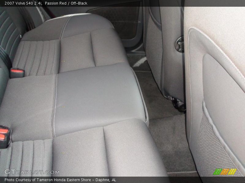 Passion Red / Off-Black 2007 Volvo S40 2.4i