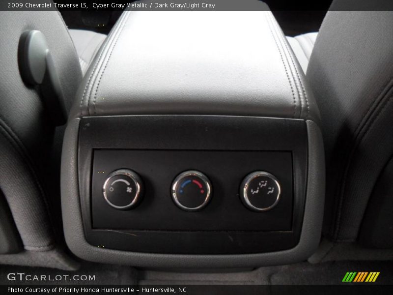 Cyber Gray Metallic / Dark Gray/Light Gray 2009 Chevrolet Traverse LS