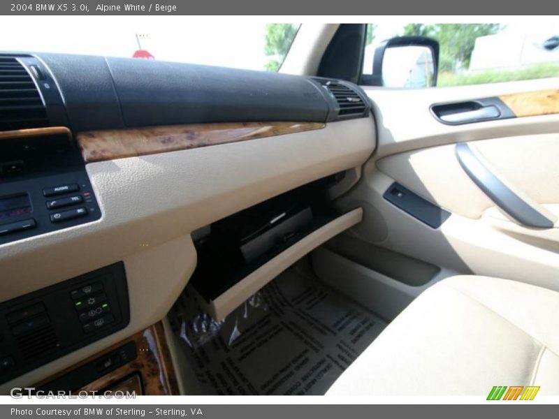 Alpine White / Beige 2004 BMW X5 3.0i