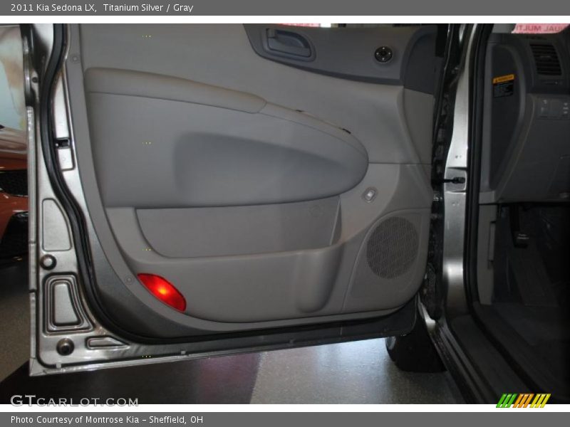 Titanium Silver / Gray 2011 Kia Sedona LX