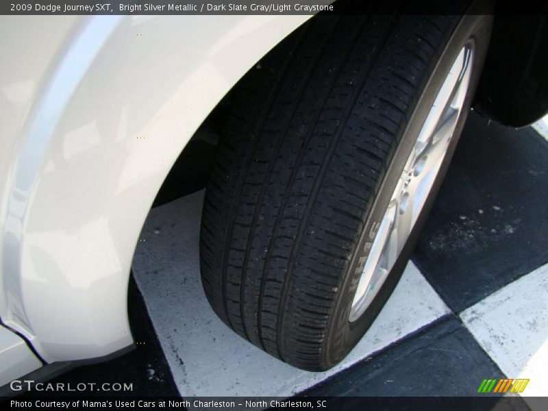 Bright Silver Metallic / Dark Slate Gray/Light Graystone 2009 Dodge Journey SXT