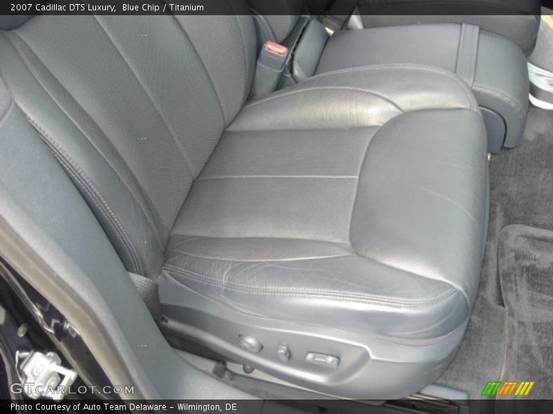 Blue Chip / Titanium 2007 Cadillac DTS Luxury