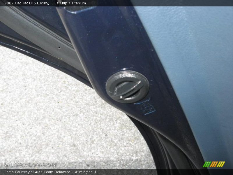 Blue Chip / Titanium 2007 Cadillac DTS Luxury