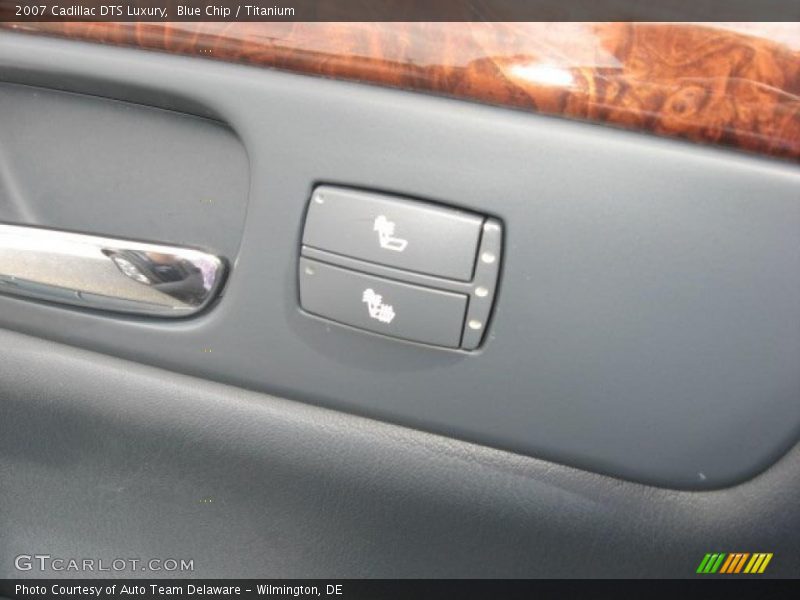 Blue Chip / Titanium 2007 Cadillac DTS Luxury