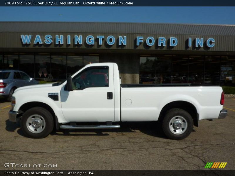 Oxford White / Medium Stone 2009 Ford F250 Super Duty XL Regular Cab