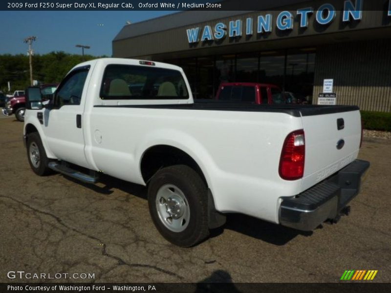 Oxford White / Medium Stone 2009 Ford F250 Super Duty XL Regular Cab