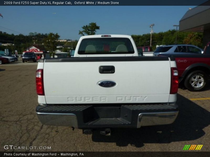 Oxford White / Medium Stone 2009 Ford F250 Super Duty XL Regular Cab