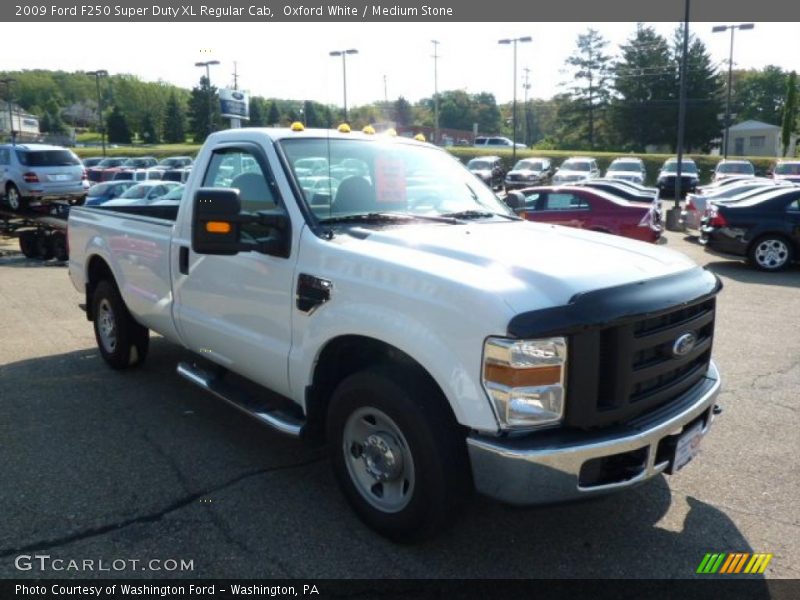 Oxford White / Medium Stone 2009 Ford F250 Super Duty XL Regular Cab