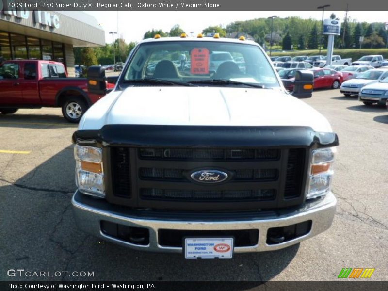 Oxford White / Medium Stone 2009 Ford F250 Super Duty XL Regular Cab