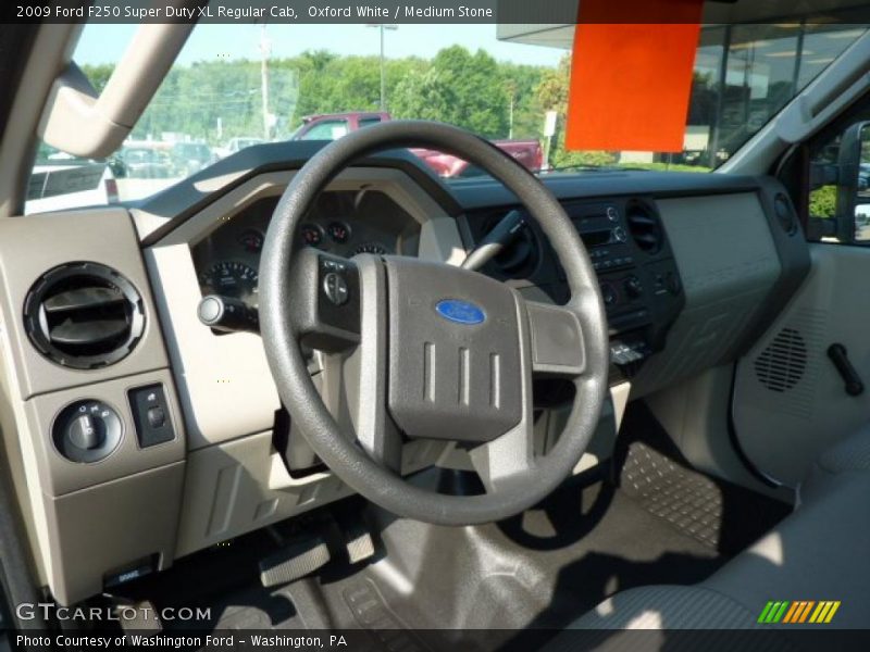 Oxford White / Medium Stone 2009 Ford F250 Super Duty XL Regular Cab