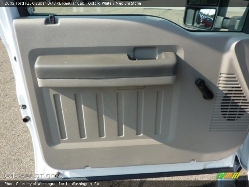 Oxford White / Medium Stone 2009 Ford F250 Super Duty XL Regular Cab