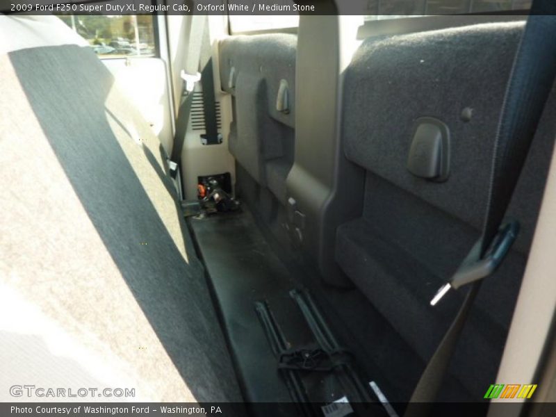 Oxford White / Medium Stone 2009 Ford F250 Super Duty XL Regular Cab