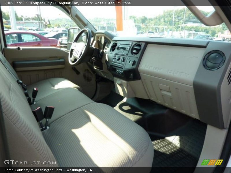 Oxford White / Medium Stone 2009 Ford F250 Super Duty XL Regular Cab