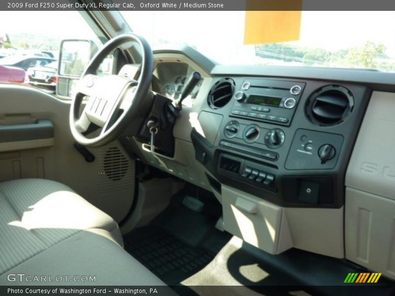 Oxford White / Medium Stone 2009 Ford F250 Super Duty XL Regular Cab
