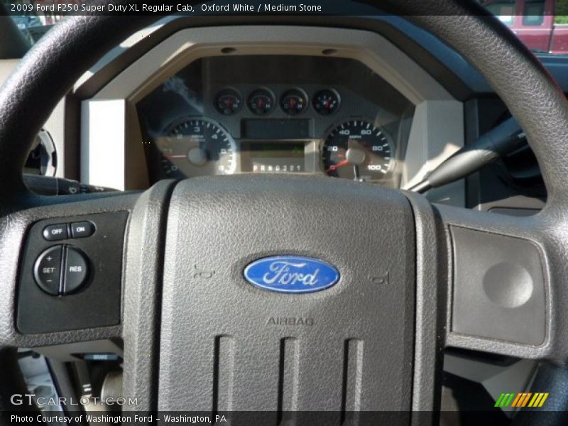 Oxford White / Medium Stone 2009 Ford F250 Super Duty XL Regular Cab