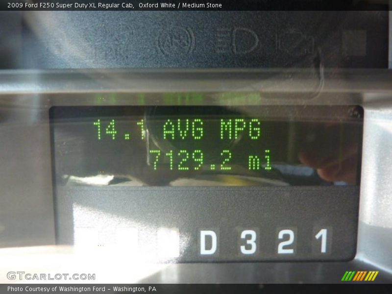 Oxford White / Medium Stone 2009 Ford F250 Super Duty XL Regular Cab