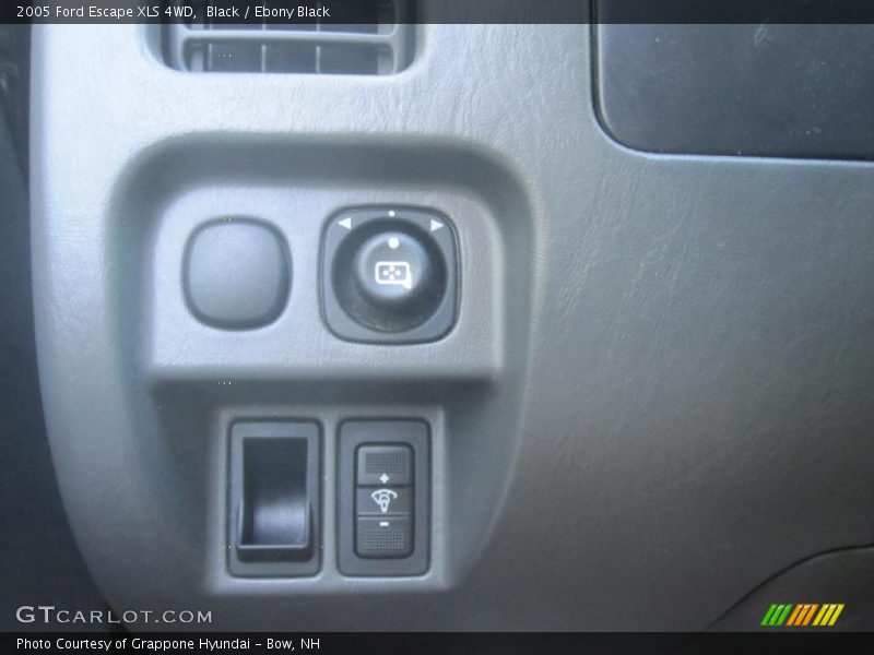 Black / Ebony Black 2005 Ford Escape XLS 4WD