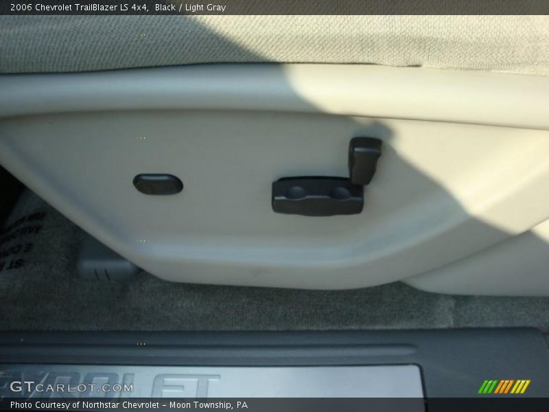 Black / Light Gray 2006 Chevrolet TrailBlazer LS 4x4