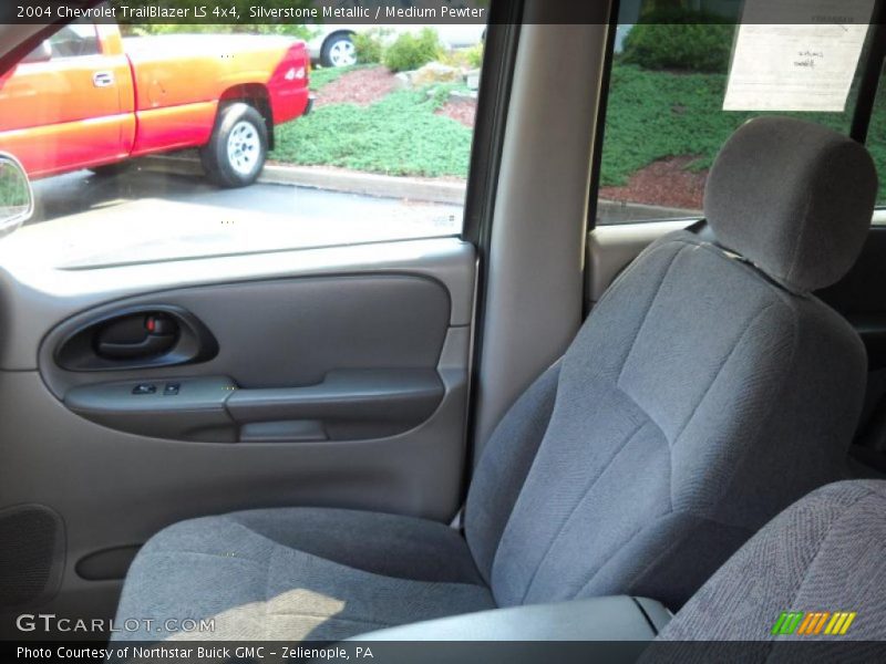 Silverstone Metallic / Medium Pewter 2004 Chevrolet TrailBlazer LS 4x4