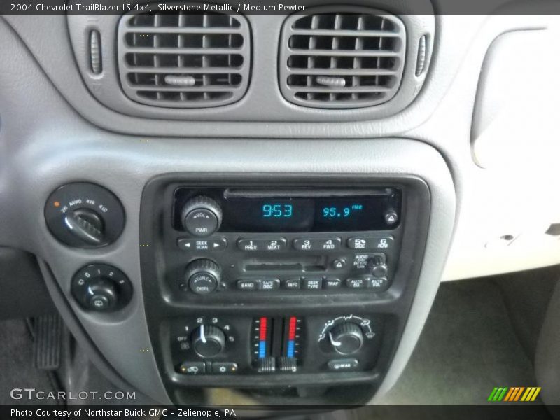 Silverstone Metallic / Medium Pewter 2004 Chevrolet TrailBlazer LS 4x4