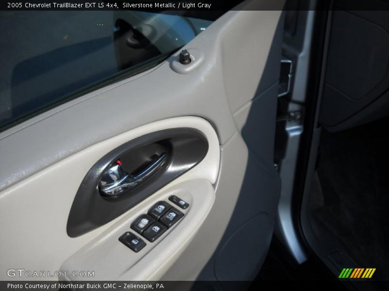 Silverstone Metallic / Light Gray 2005 Chevrolet TrailBlazer EXT LS 4x4