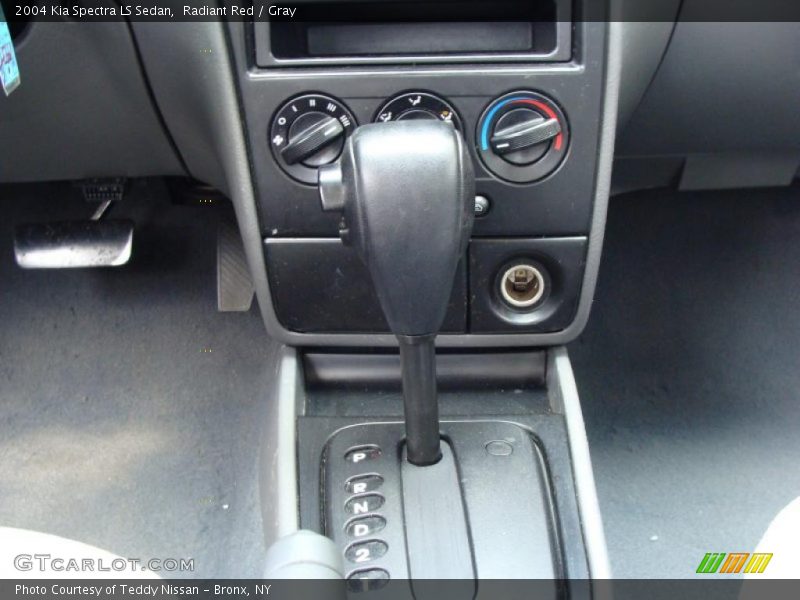 Radiant Red / Gray 2004 Kia Spectra LS Sedan