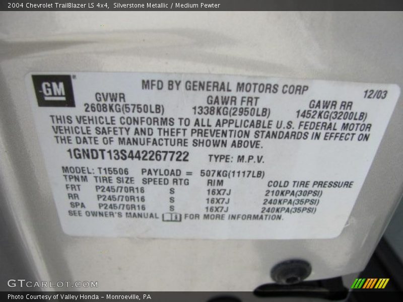 Silverstone Metallic / Medium Pewter 2004 Chevrolet TrailBlazer LS 4x4