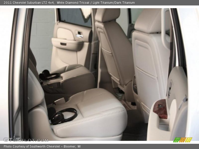 White Diamond Tricoat / Light Titanium/Dark Titanium 2011 Chevrolet Suburban LTZ 4x4
