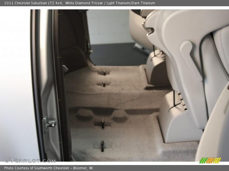 White Diamond Tricoat / Light Titanium/Dark Titanium 2011 Chevrolet Suburban LTZ 4x4