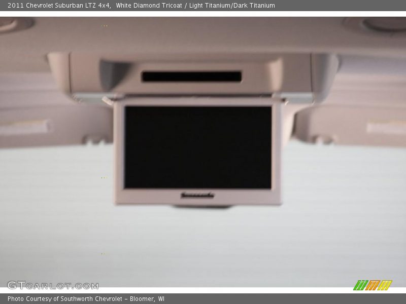 White Diamond Tricoat / Light Titanium/Dark Titanium 2011 Chevrolet Suburban LTZ 4x4