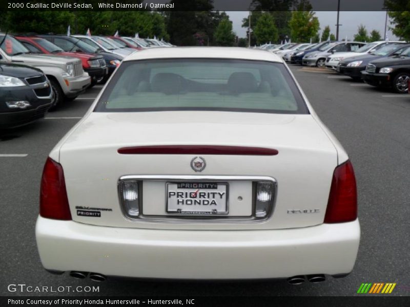 White Diamond / Oatmeal 2000 Cadillac DeVille Sedan