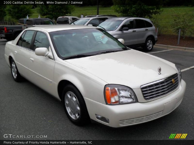 White Diamond / Oatmeal 2000 Cadillac DeVille Sedan