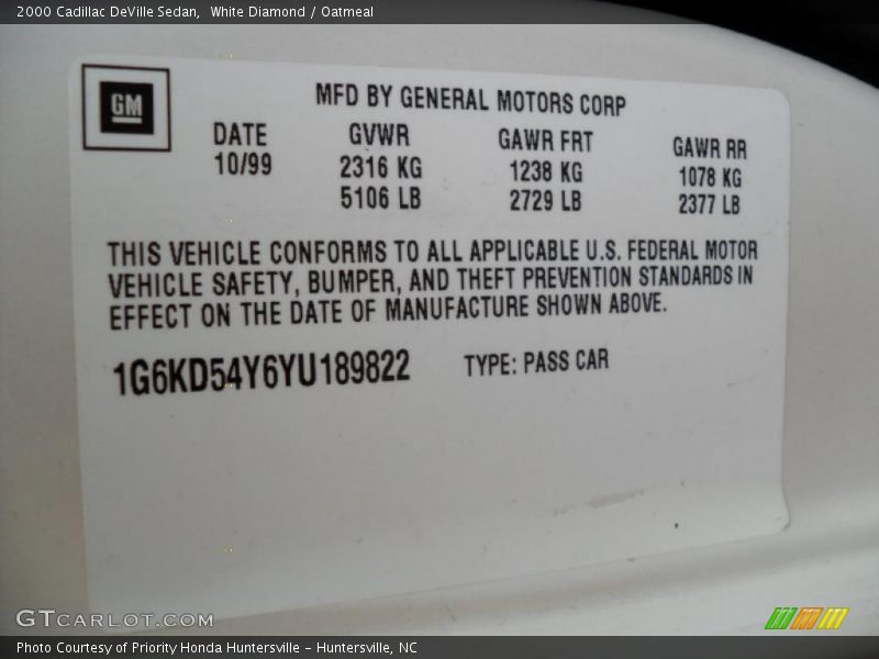 White Diamond / Oatmeal 2000 Cadillac DeVille Sedan